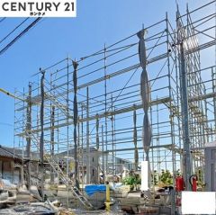 現在は基礎の状態で、7月頃完成予定です。