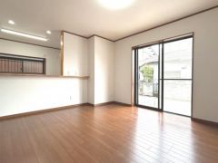 南向きで開放的なリビングは14.5帖。