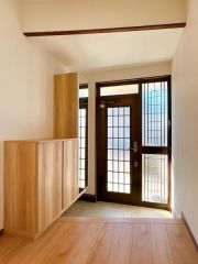 玄関には大型シューズボックス付です。