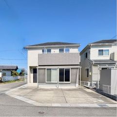 駐車場は3台分のスペースがあります。