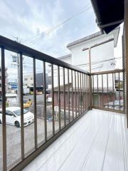 南向きで陽当たり良好なバルコニーです。