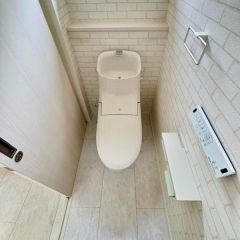 開口窓があるので室内はとても明るいです。