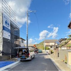 東前面道路から外観を見るとこんな感じ