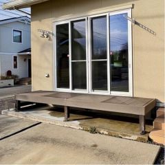 リビング南側にはウッドデッキ付です。