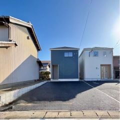 駐車場は3台分のスペースがあります。