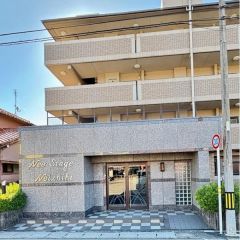 マンションの入り口前はこんな感じです。