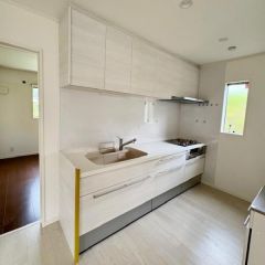 吊戸棚の付いた使いやすいキッチンです。