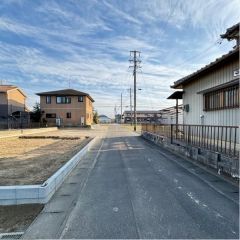 西前面道路から外観を見るとこんな感じ