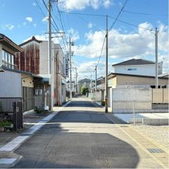 東前面道路から外観を見るとこんな感じ。