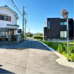 北西前面道路から外観を見るとこんな感じ。