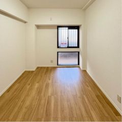 コチラは北西にある6帖の洋室になります。