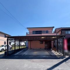 カーポート付駐車場は並列3台分あります♪