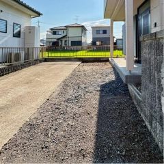 建物南側に陽当たり良好なお庭があります。