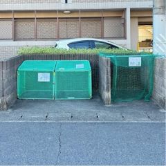 コチラは共用のごみ置き場になります。