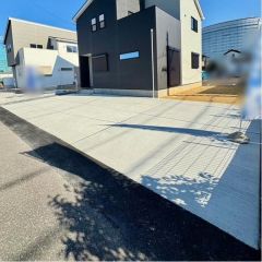 駐車場は3台分のスペースがあります。