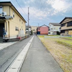 東前面道路から外観を見るとこんな感じ。