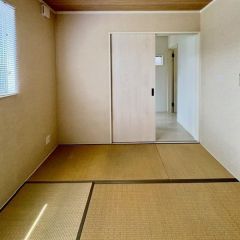 玄関横に和室がありホッ！とできますね。