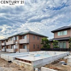 現在は基礎の状態で11月頃完成予定です。