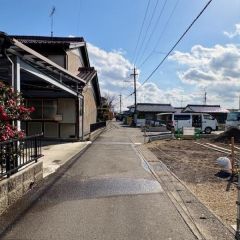 東前面道路から外観を見るとこんな感じ