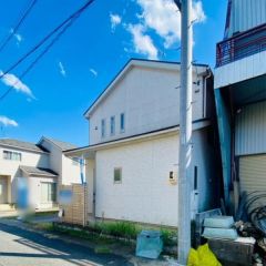 コチラは建物の西側から見た外観です。