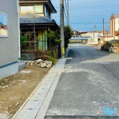 南東前面道路から外観を見るとこんな感じ。