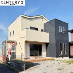 コチラは前面道路からの外観写真です。