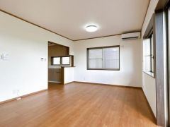 南向き陽当り良好な16.5帖のリビング。