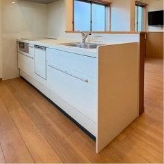 カップボード付で収納多めなスペースです。