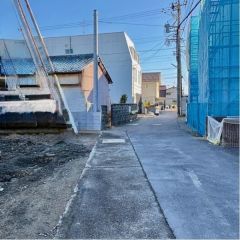 北西前面道路から外観を見るとこんな感じ