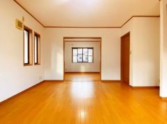 2階西側の洋室は二間続き間仕切りもOK。