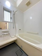 バス内は1坪サイズでゆったりできますよ♪