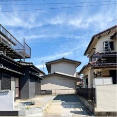 駐車場は2台分のスペースがあります。