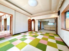 リビングの壁、天井その他交換予定です。