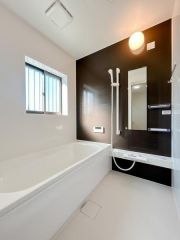 ユニットバスも新品交換済みです。