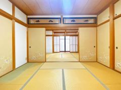 1階に二間続きの和室があり便利です。