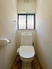 トイレは新品交換済みです。