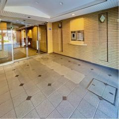 玄関ロビーはこんな感じになっています。