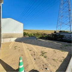 建物南側に陽当たり良好なお庭があります。