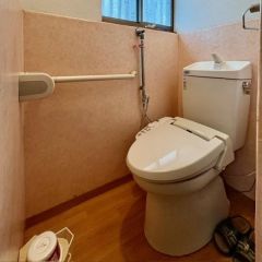 開口窓があるので室内はとても明るいです。