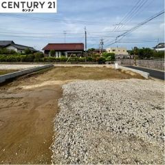 現在は基礎の状態で、8月頃完成予定です。