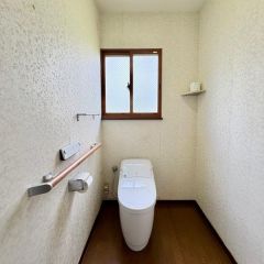 開口窓が大きいので室内が明るいです。