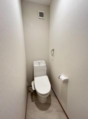トイレは新品交換してあるので気持ちいい♪