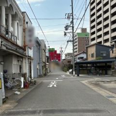 北前面道路から外観を見るとこんな感じ。