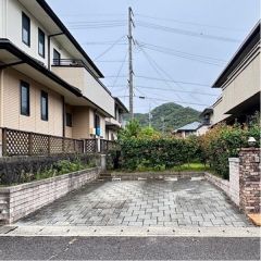 駐車場は2台分のスペースがあります。