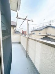 南向きで陽当たり良好なバルコニーです。