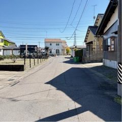 東前面道路から外観を見るとこんな感じ
