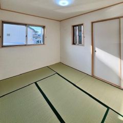 コチラは1階にある6帖和室の写真です。