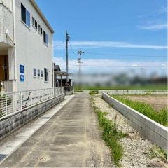 西前面道路から外観を見るとこんな感じ。