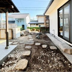 建物にちょっとした中庭があります。