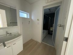 洗面台はシャンプードレッサー仕様です。